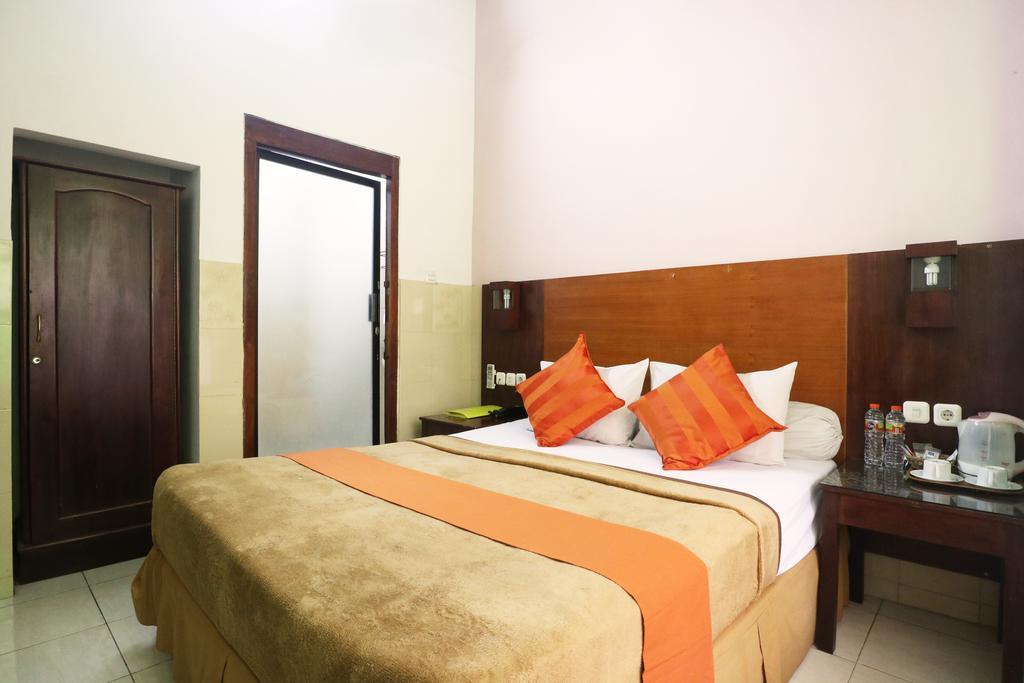 Hotel Keluarga Djagalan Raya Surabaya Exterior photo
