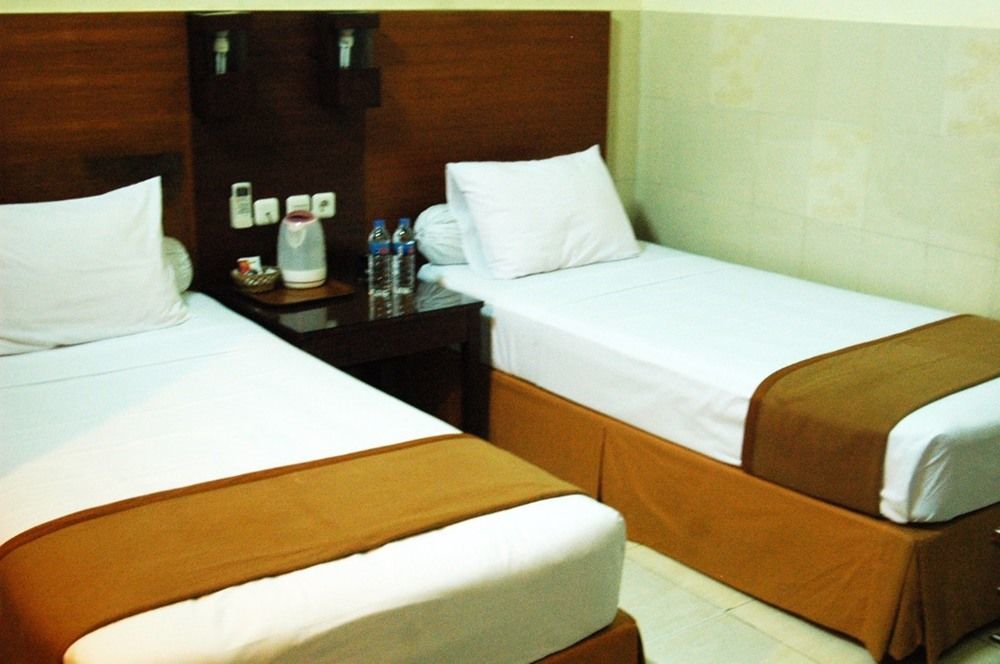Hotel Keluarga Djagalan Raya Surabaya Exterior photo