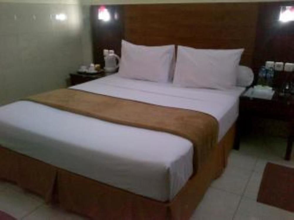 Hotel Keluarga Djagalan Raya Surabaya Exterior photo