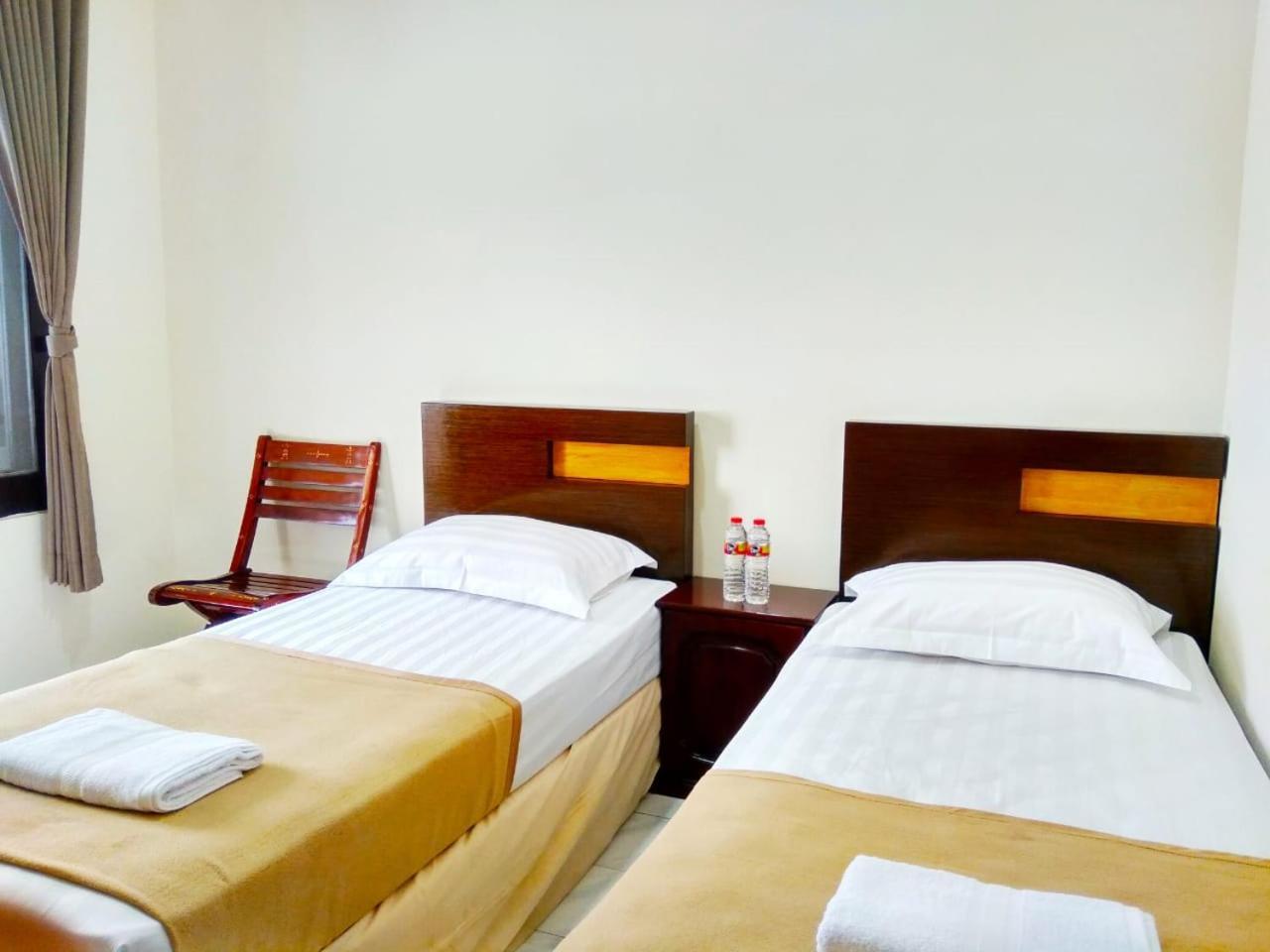 Hotel Keluarga Djagalan Raya Surabaya Exterior photo