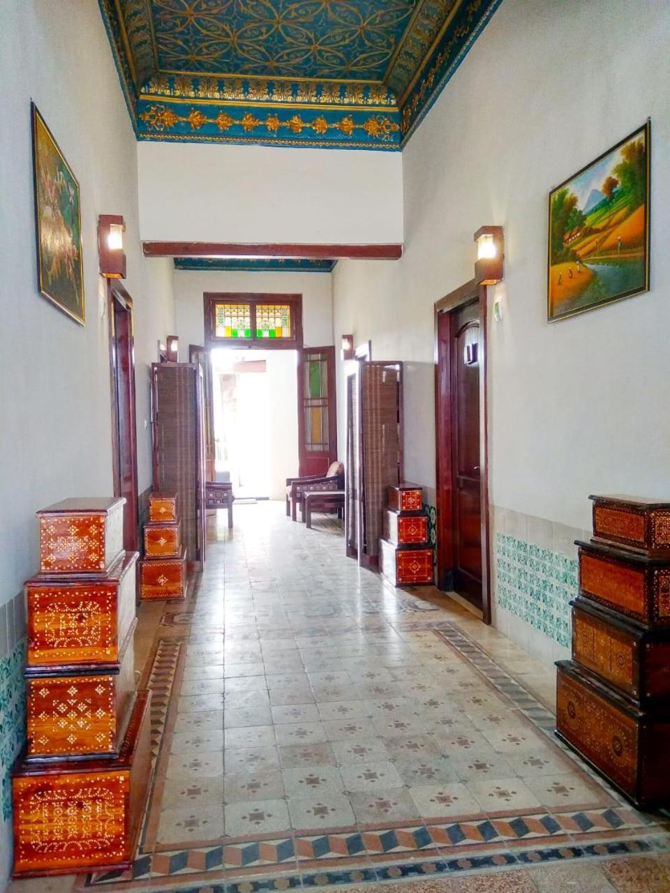 Hotel Keluarga Djagalan Raya Surabaya Exterior photo
