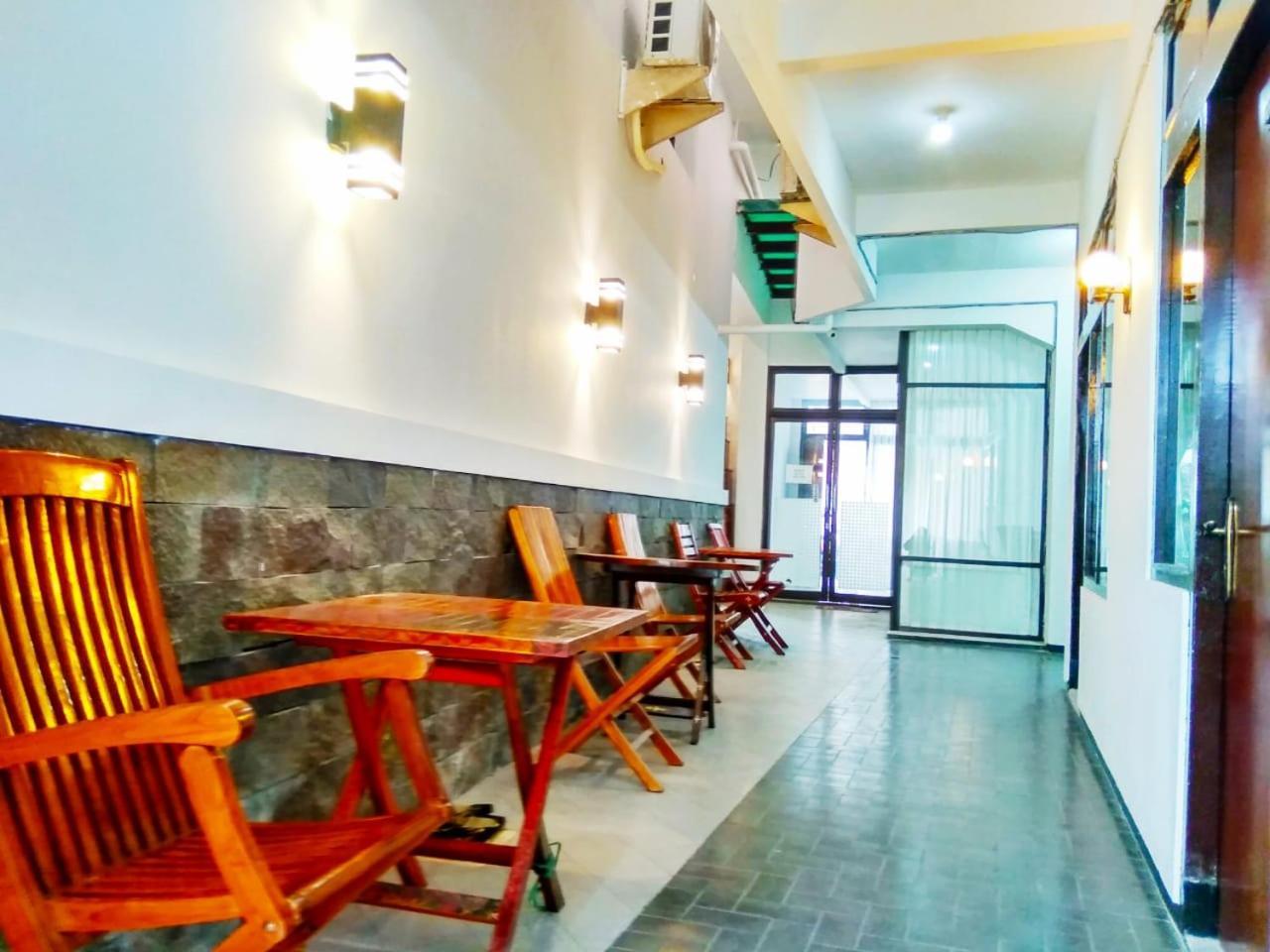 Hotel Keluarga Djagalan Raya Surabaya Exterior photo